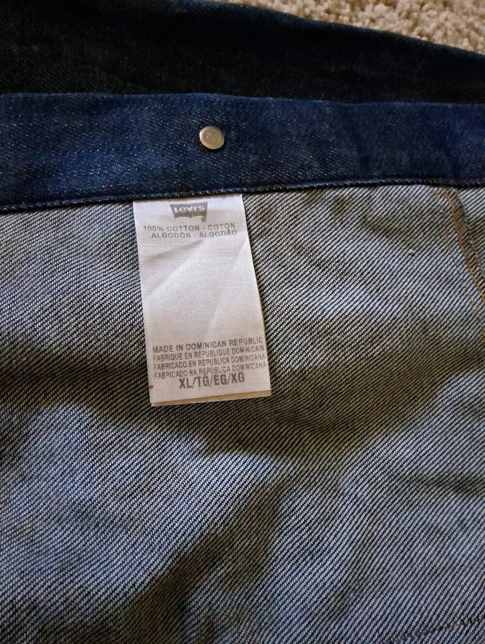 Vintage 1990's Levi Dark Blue Denim Trucker Jacket. Size XL